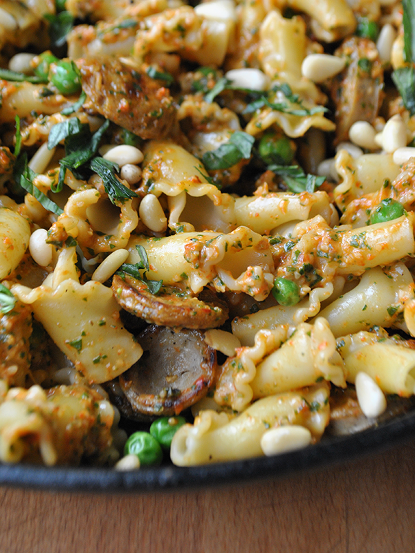 roasted red pepper pesto skillet